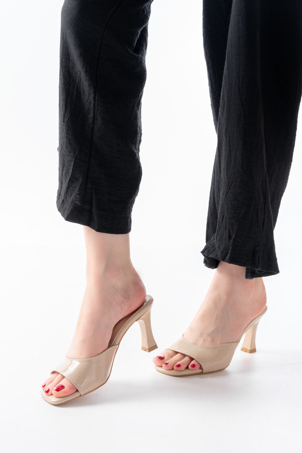 Ayakkabı Aşkı Bej Rugan Günlük Topuklu Kadın Terlik - Ayakkabı Aşkı