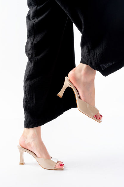 Ayakkabı Aşkı Bej Rugan Günlük Topuklu Kadın Terlik