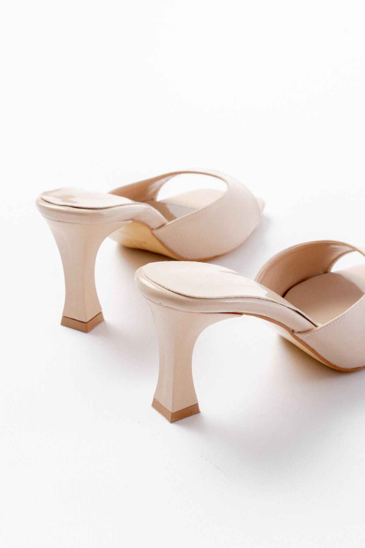 Ayakkabı Aşkı S-617 Bej Rugan Günlük Topuklu Kadın Terlik