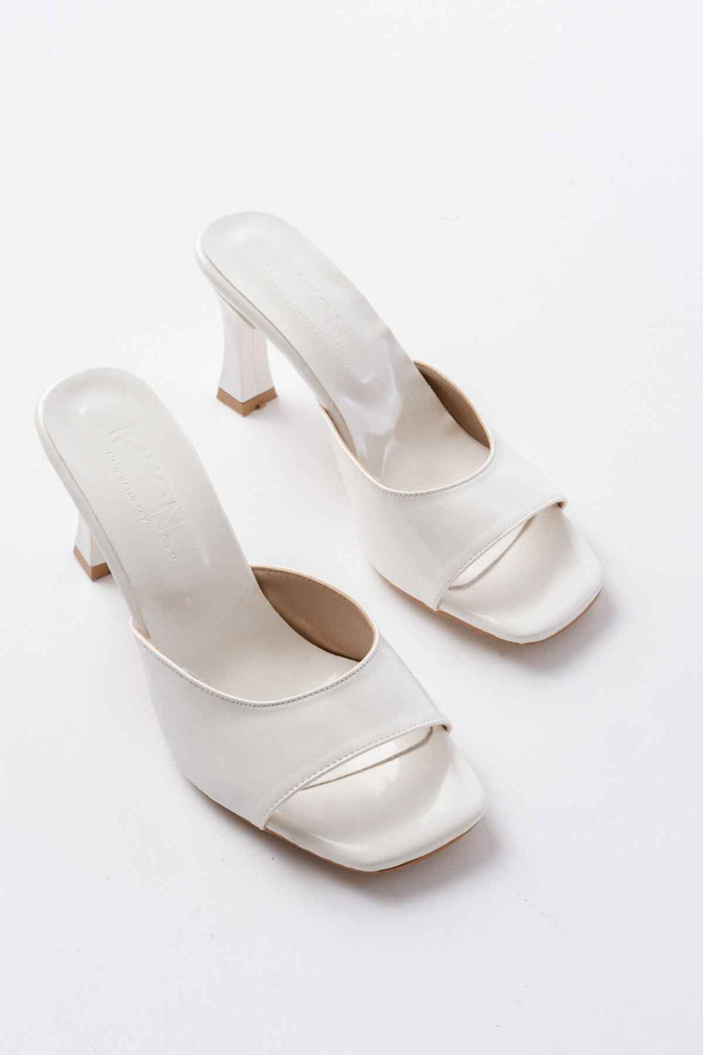 Ayakkabı Aşkı S-617 Beyaz Rugan Günlük Topuklu Kadın Terlik