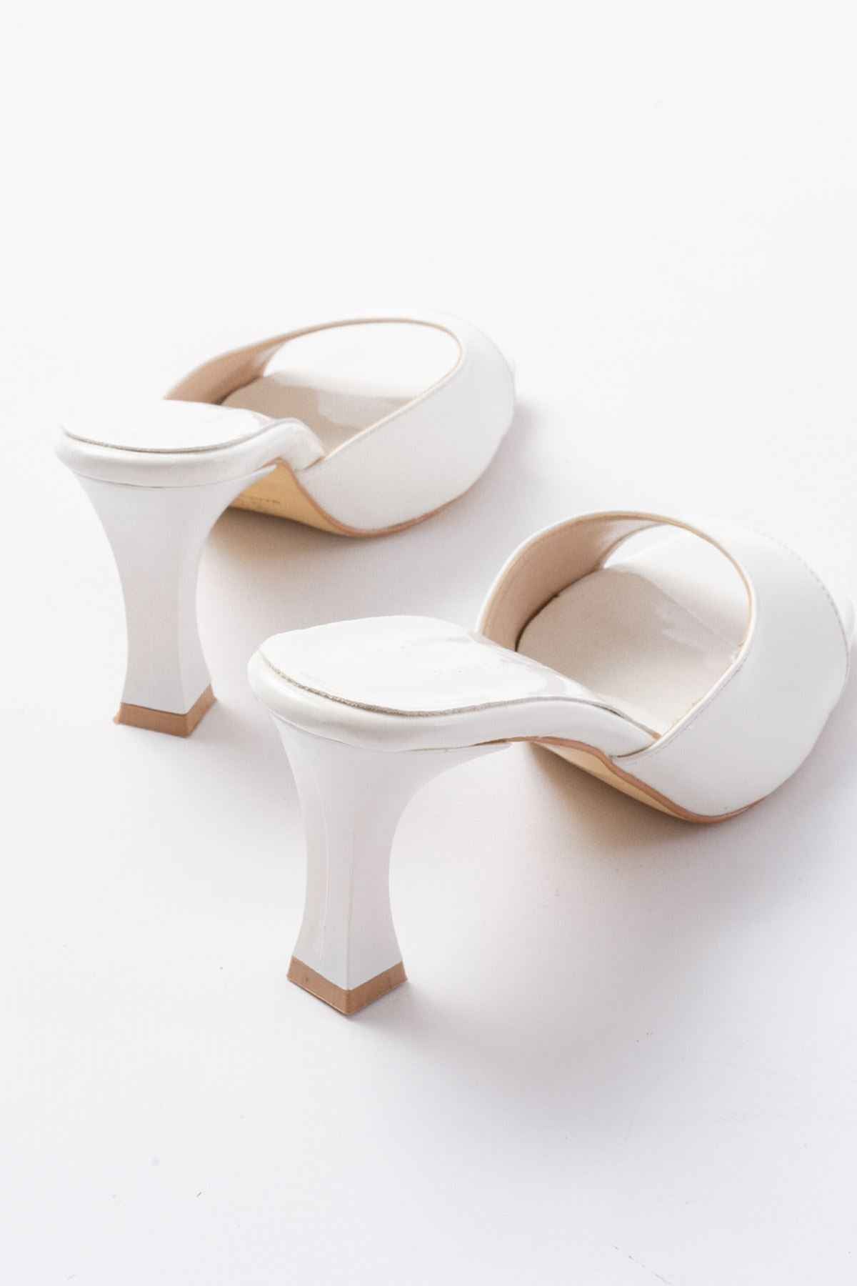 Ayakkabı Aşkı S-617 Beyaz Rugan Günlük Topuklu Kadın Terlik