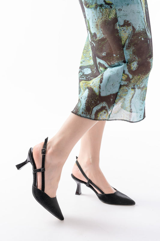 Ayakkabı Aşkı 725 Siyah Pul Desenli Sivri Burunlu Topuklu Kadın Ayakkabı