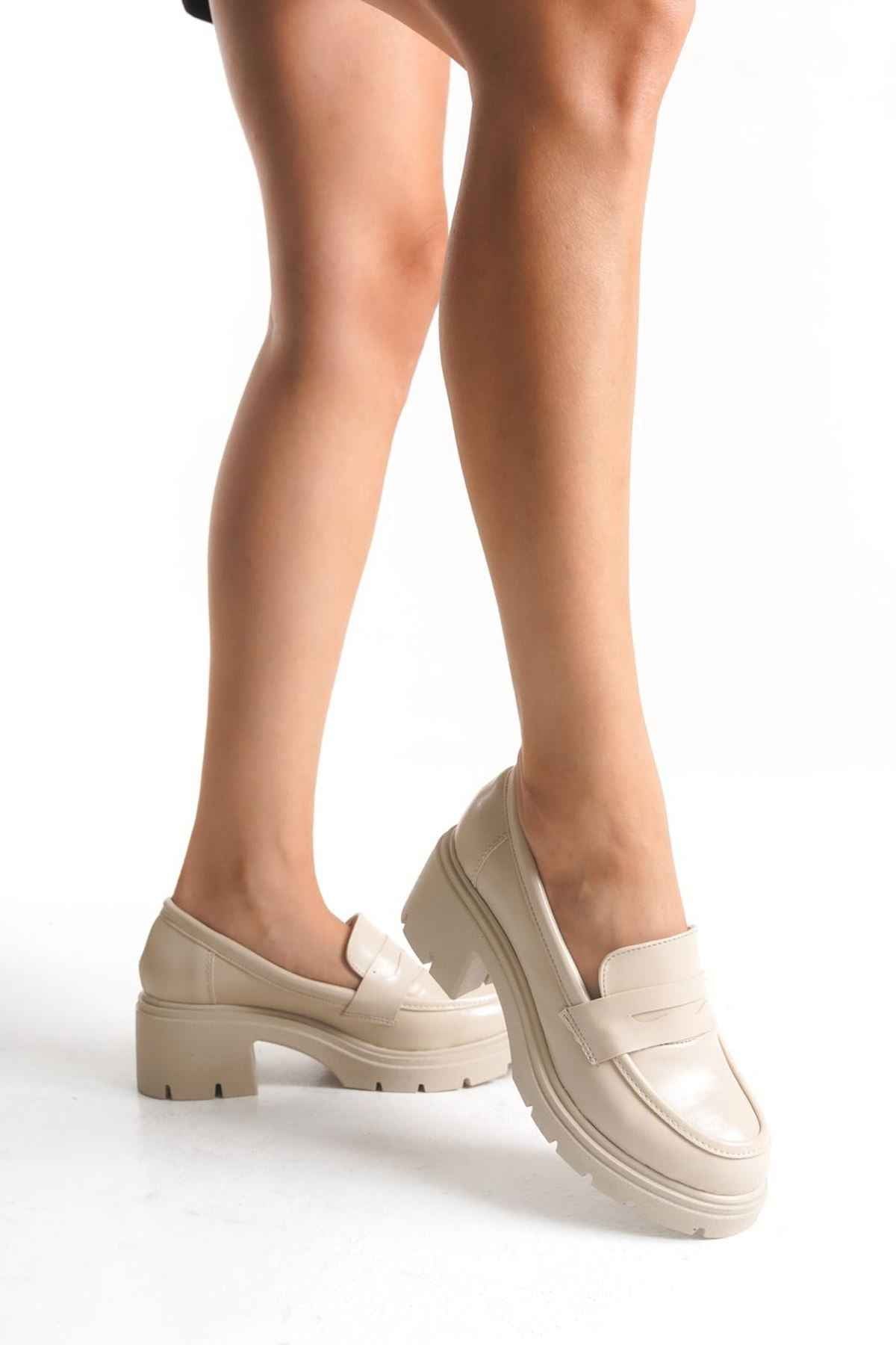 Ayakkabı Aşkı Bej Kırışık Rugan Yüksek Tabanlı Loafer Ayakkabı