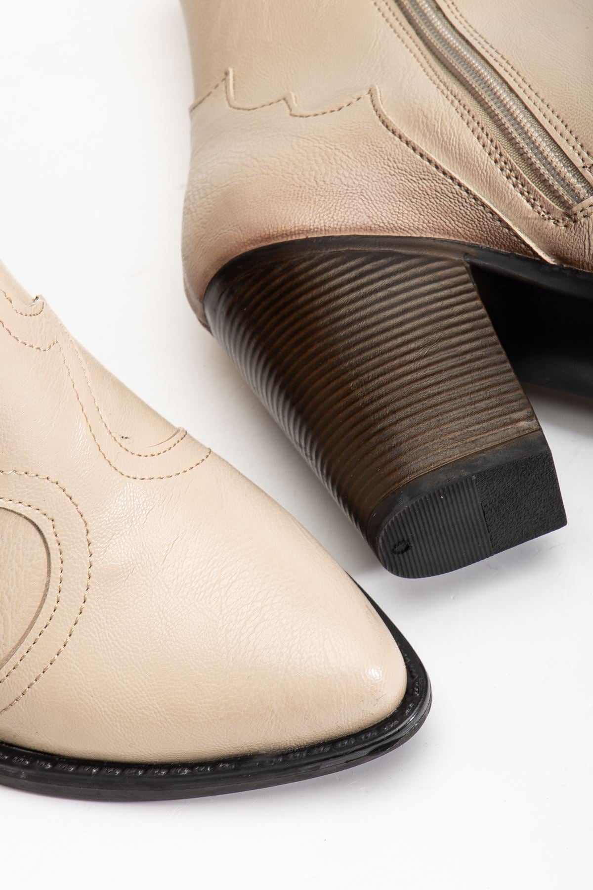 Ayakkabı Aşkı 117 Bej Kovboy Dikiş Detaylı Fermuarlı Yüksek Topuklu Günlük Kadın Bot