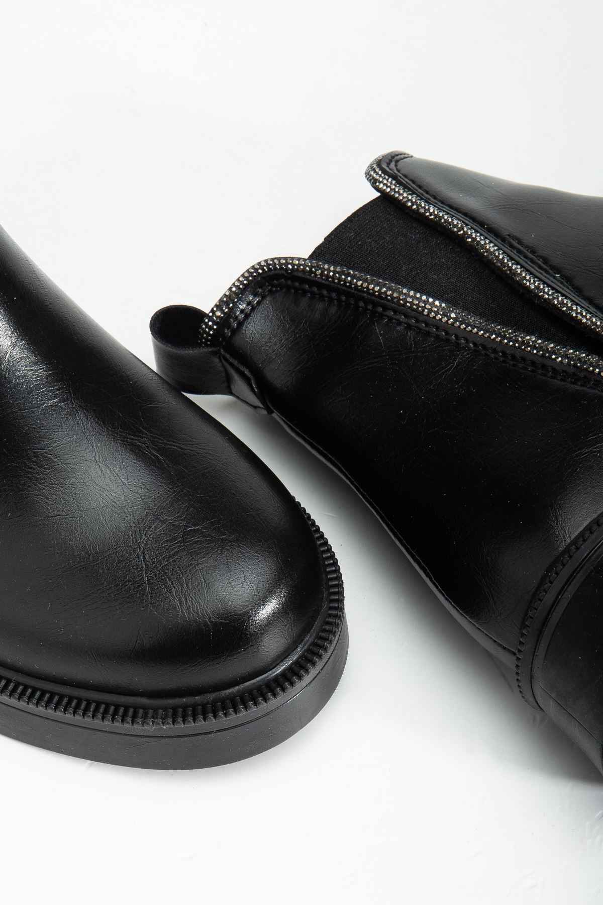 Ayakkabı Aşkı 02-02 Siyah Kırışık Rugan Taş Aksesuarlı Lastikli Günlük Kadın Bot