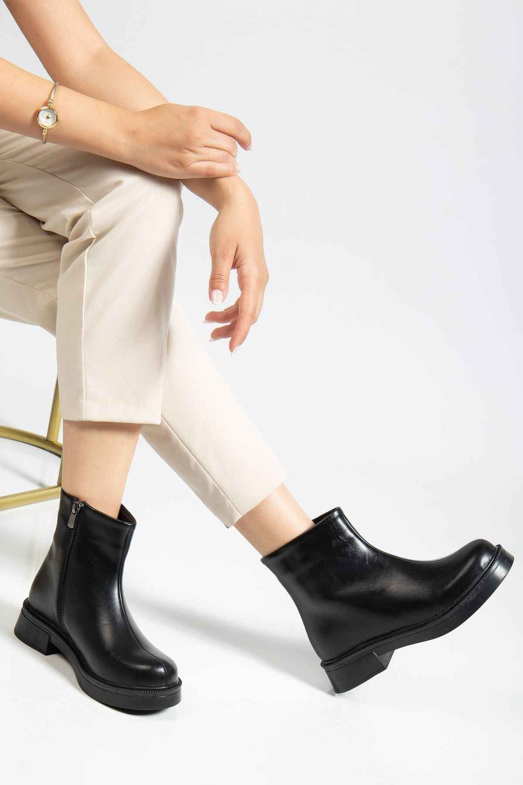 Ayakkabı Aşkı 02-3033 Siyah Kırışık Rugan Fermuarlı Günlük Kadın Bot