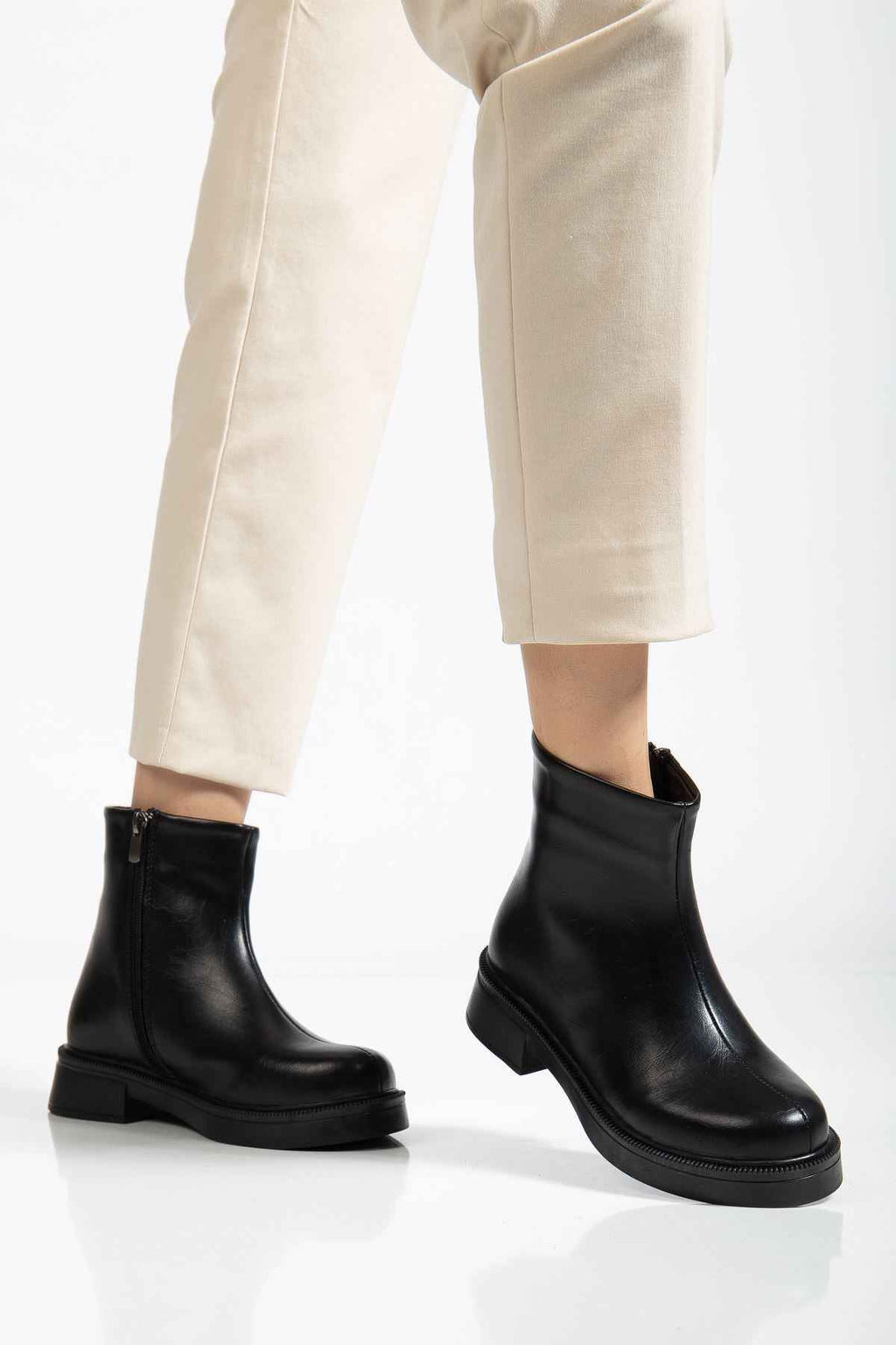 Ayakkabı Aşkı 02-3033 Siyah Kırışık Rugan Fermuarlı Günlük Kadın Bot