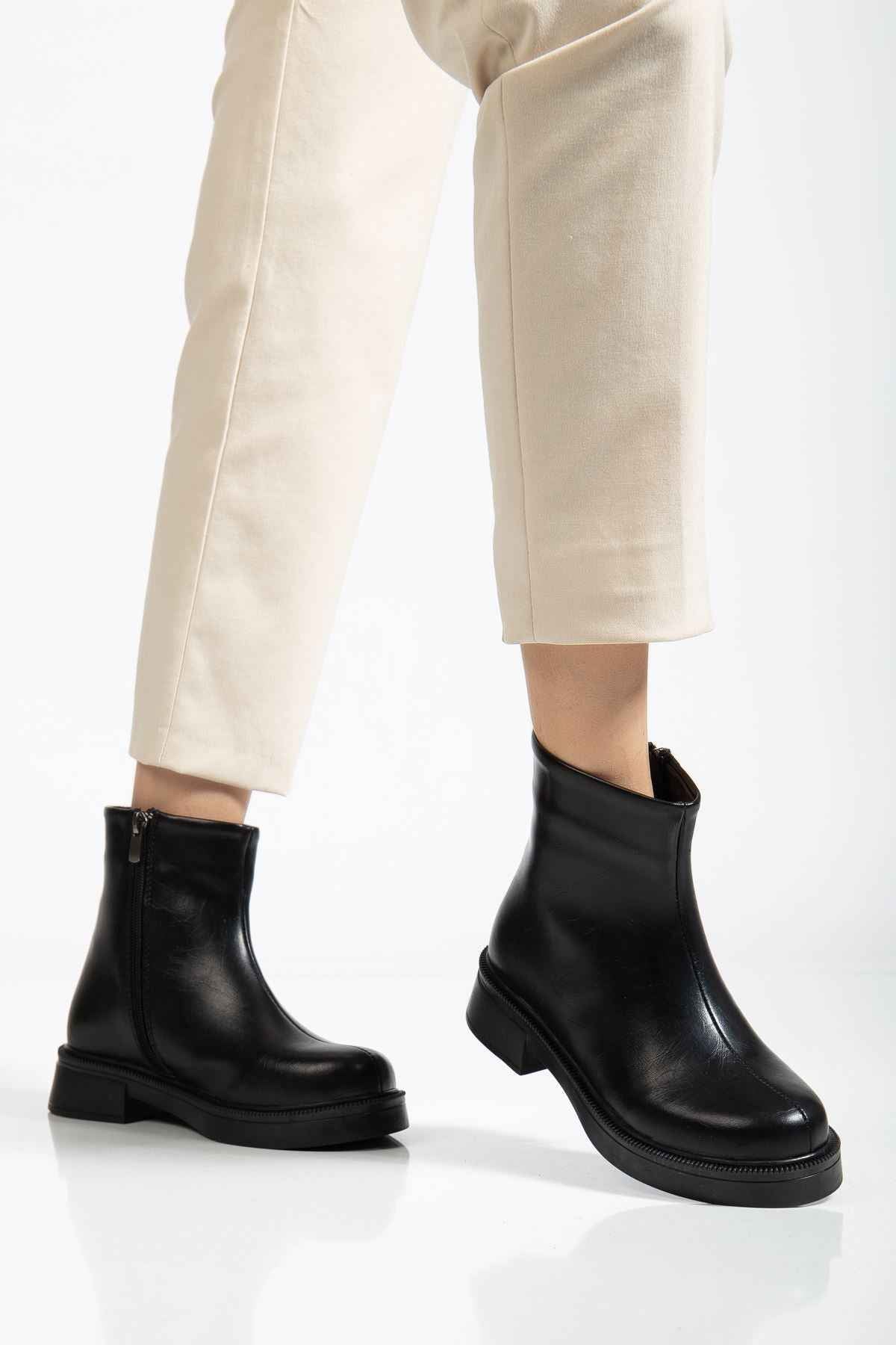 Ayakkabı Aşkı 02-3033 Siyah Kırışık Rugan Fermuarlı Günlük Kadın Bot