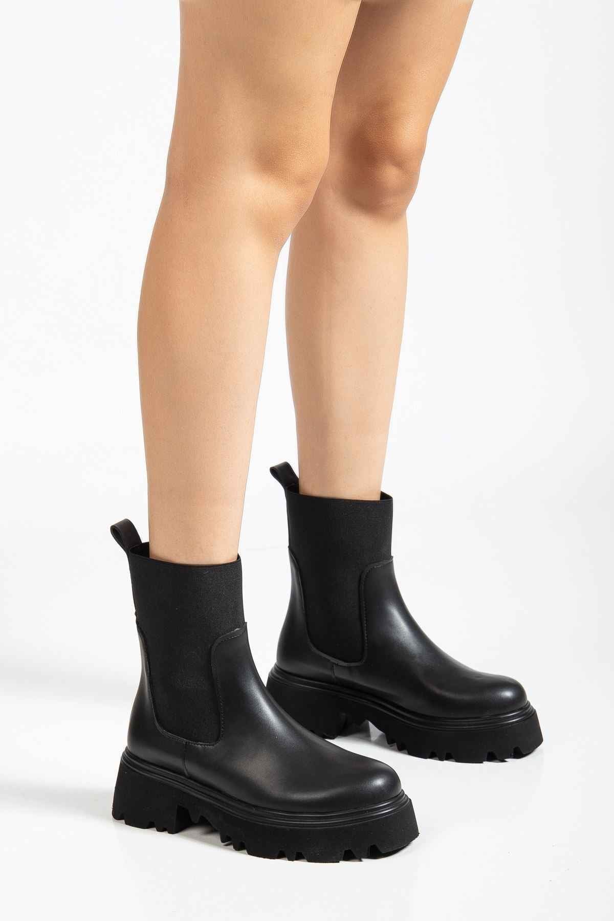Ayakkabı Aşkı K-815 Siyah Lastikli Yüksek Tabanlı Günlük Kadın Bot