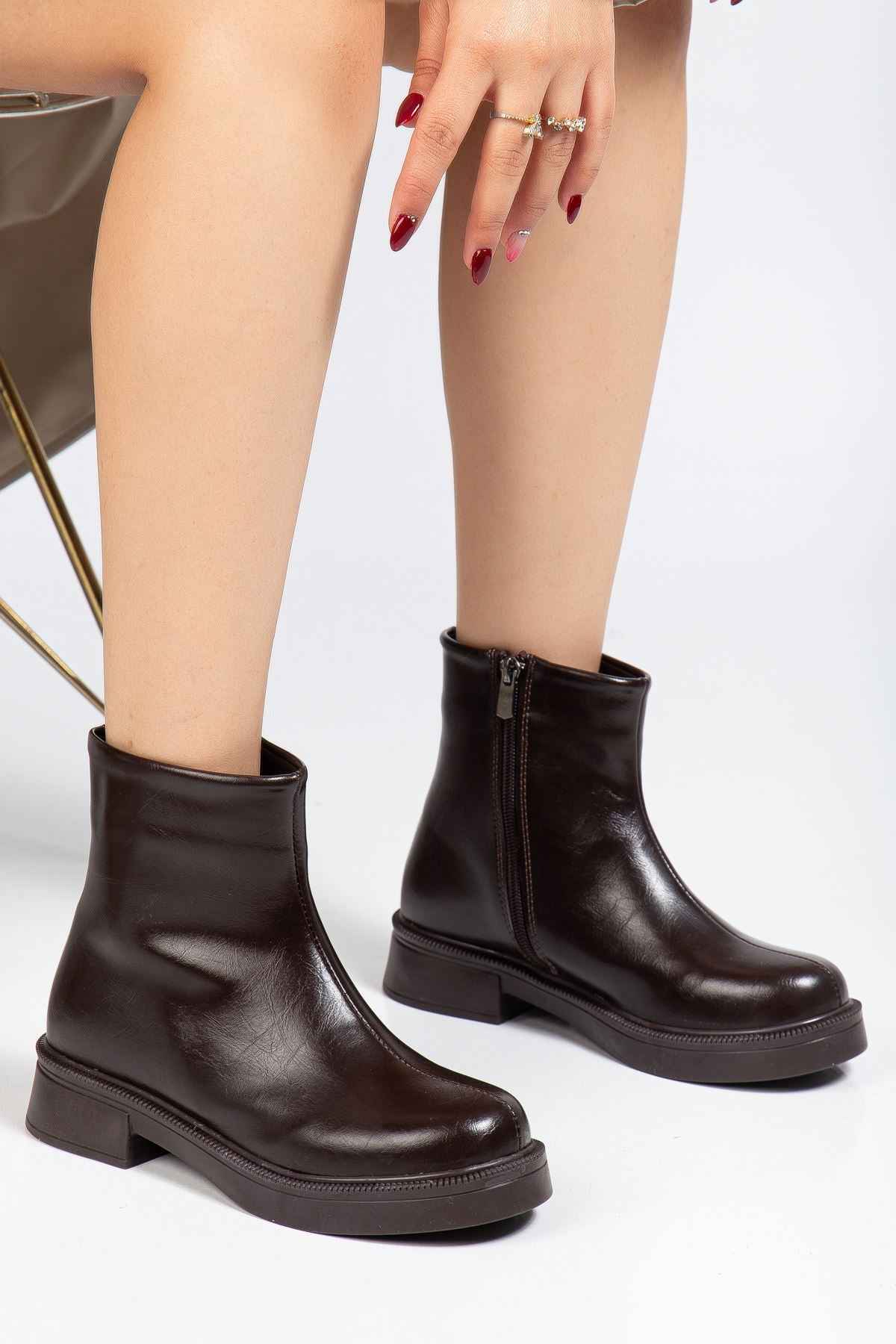 Ayakkabı Aşkı 02-3033 Kahve Kırışık Rugan Fermuarlı Günlük Kadın Bot