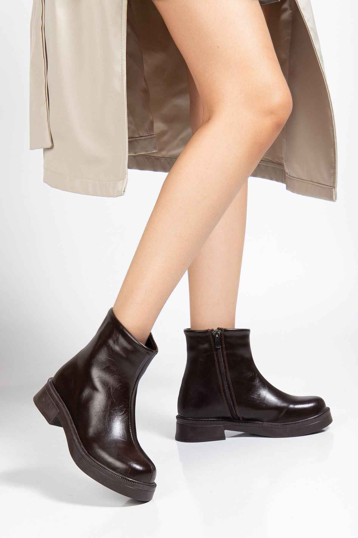 Ayakkabı Aşkı 02-3033 Kahve Kırışık Rugan Fermuarlı Günlük Kadın Bot