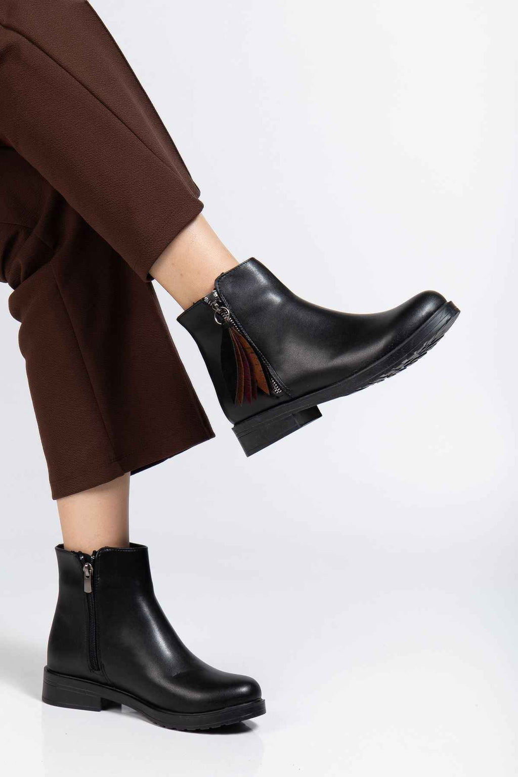 Ayakkabı Aşkı 165-205 Siyah Cilt Yaprak Desenli Fermuarlı Günlük Kadın Bot