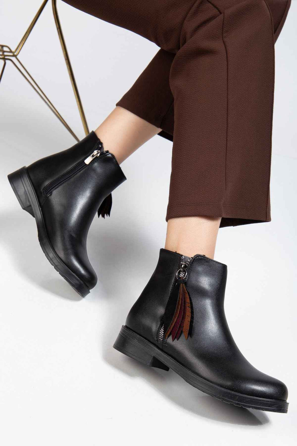 Ayakkabı Aşkı 165-205 Siyah Cilt Yaprak Desenli Fermuarlı Günlük Kadın Bot