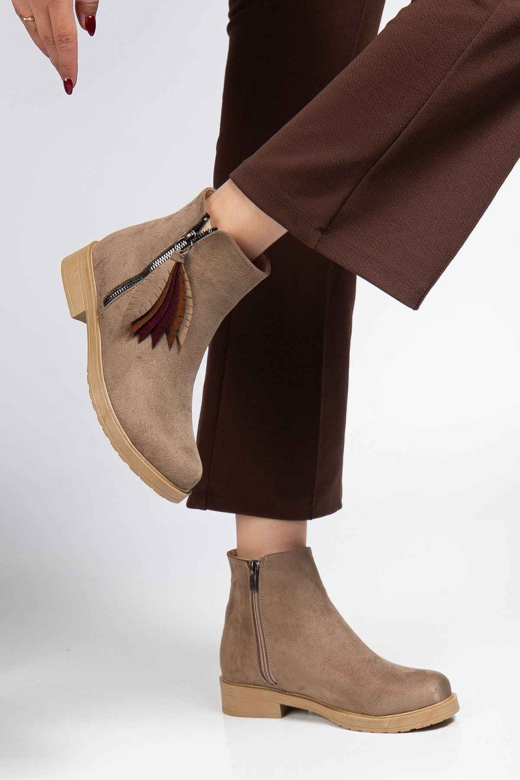 Ayakkabı Aşkı 165-205 Vizon Süet  Yaprak Desenli Fermuarlı Günlük Kadın Bot