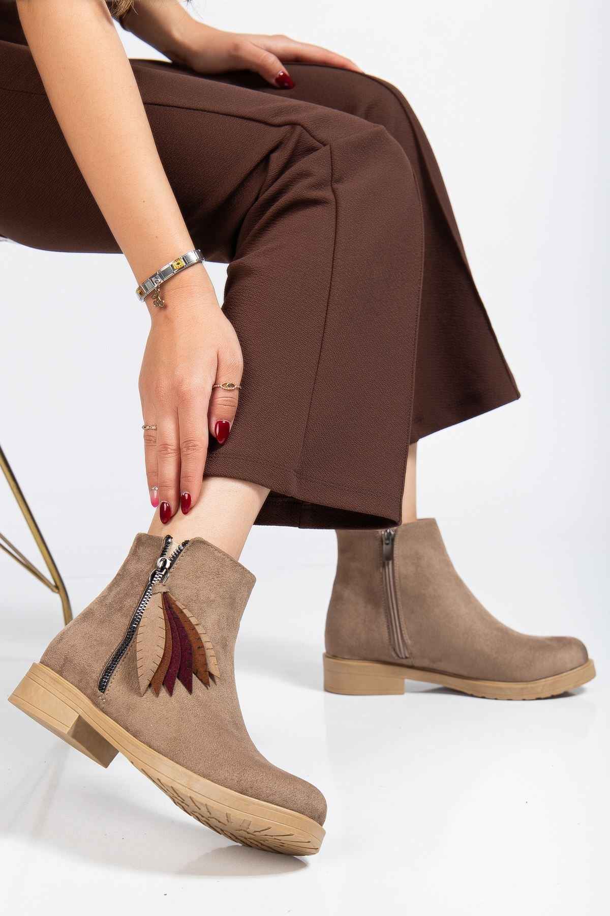 Ayakkabı Aşkı 165-205 Vizon Süet  Yaprak Desenli Fermuarlı Günlük Kadın Bot