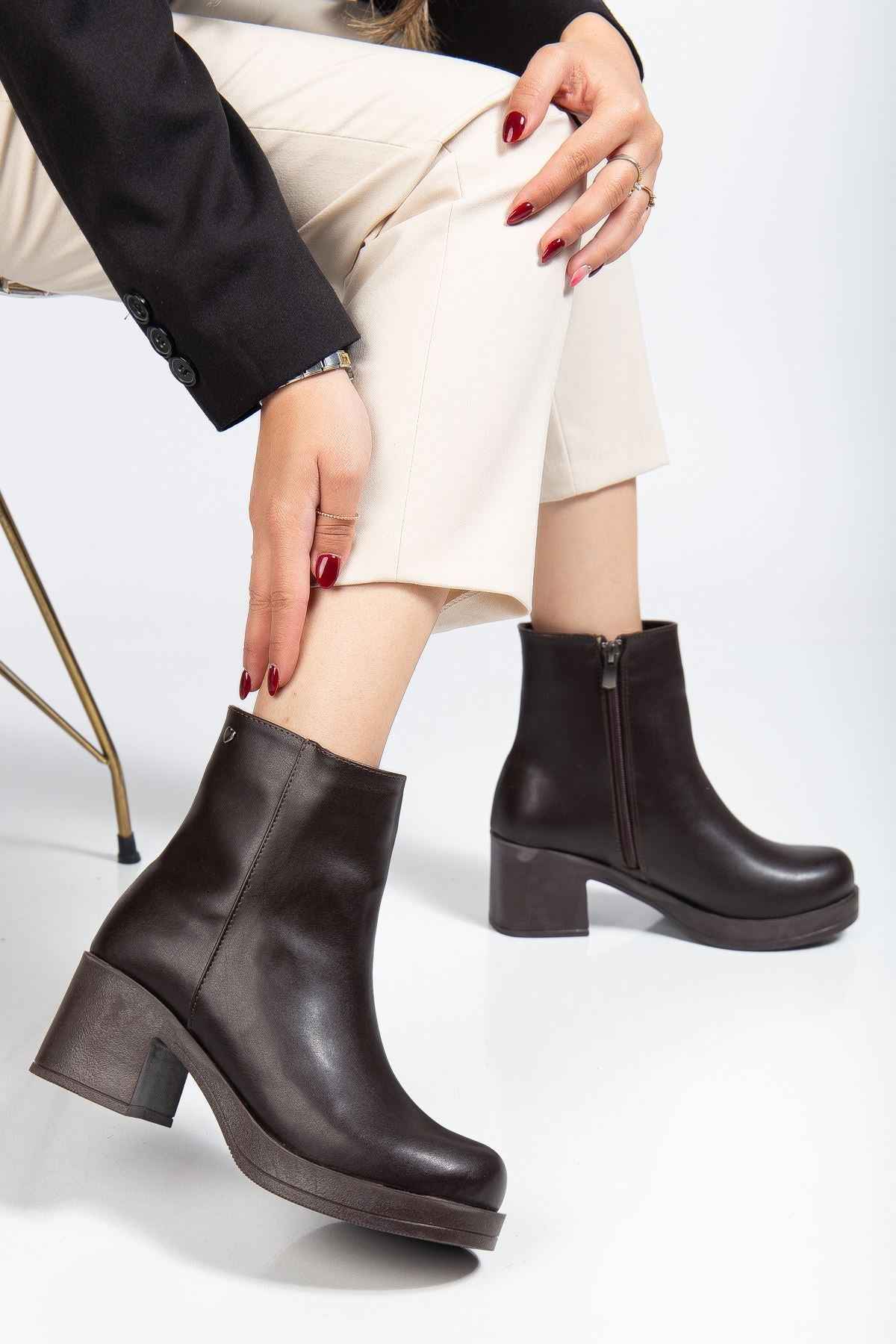 Ayakkabı Aşkı 5109-3022 Kahve Fermuarlı Kalın Topuklu Günlük Kadın Bot