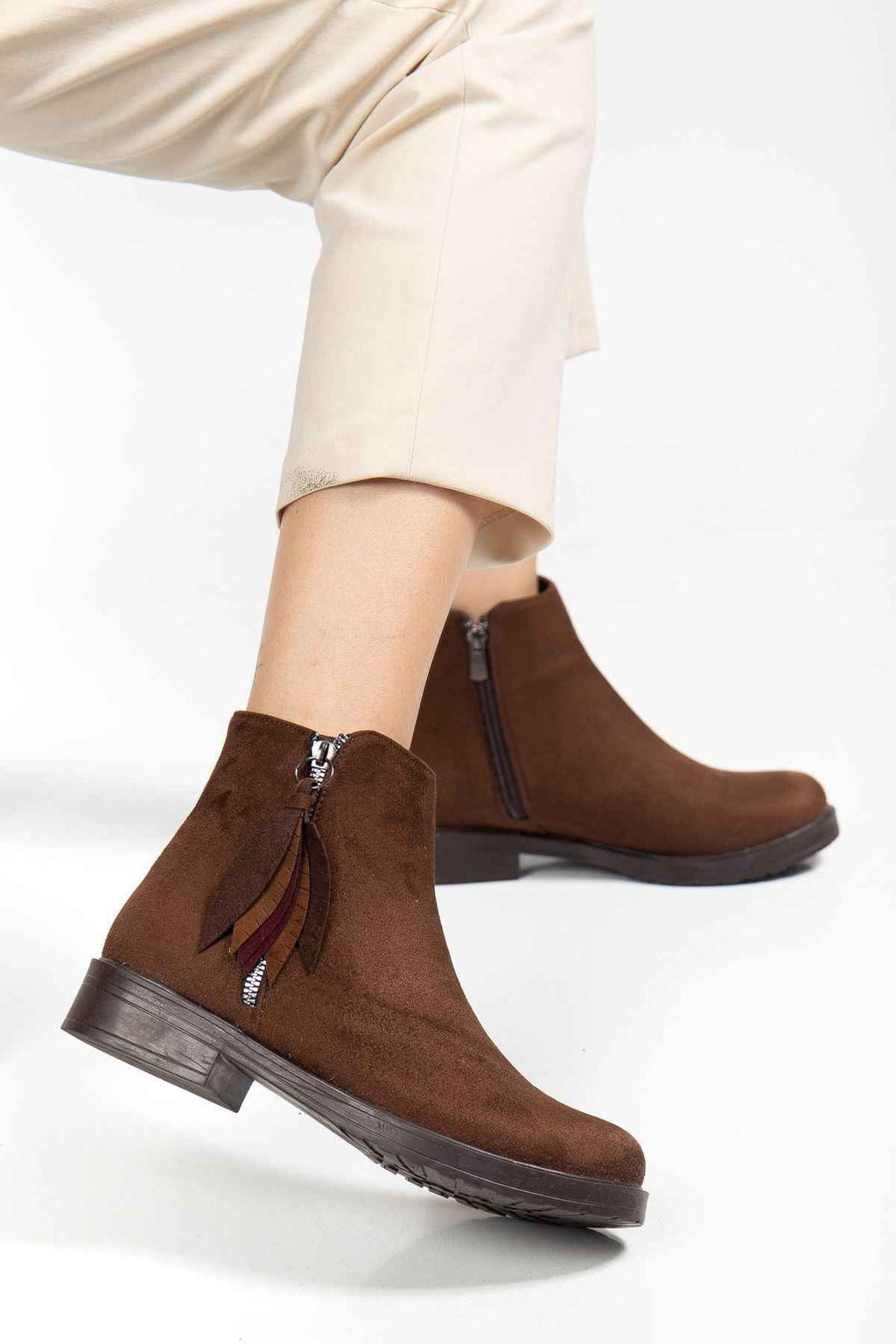 Ayakkabı Aşkı 165-205 Kahve Süet  Yaprak Desenli Fermuarlı Günlük Kadın Bot