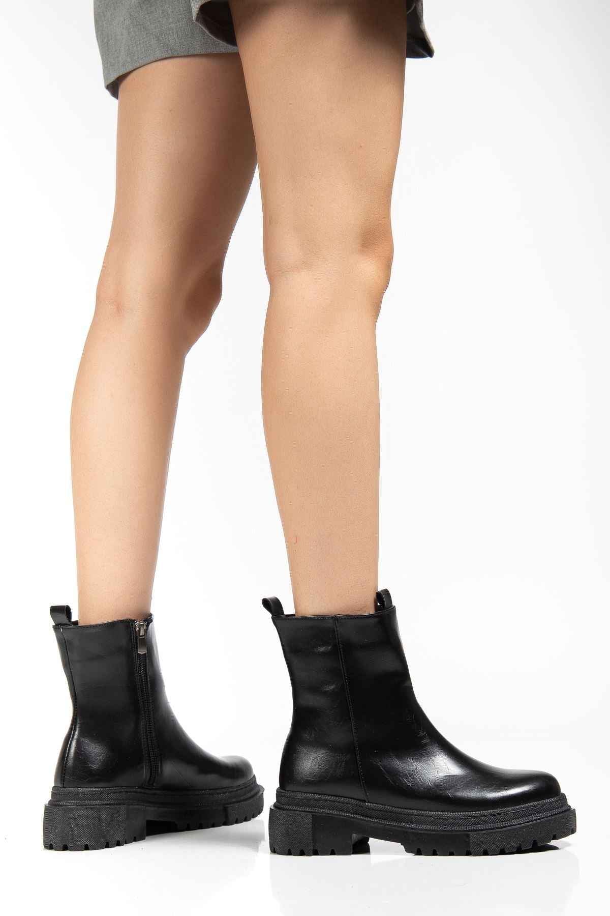 Ayakkabı Aşkı 812-2012 Siyah Kırışık Rugan Fermuarlı Günlük Kadın Bot