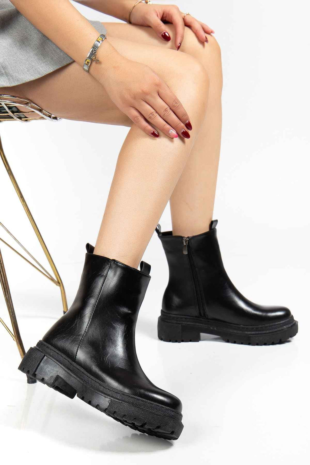Ayakkabı Aşkı 812-2012 Siyah Kırışık Rugan Fermuarlı Günlük Kadın Bot